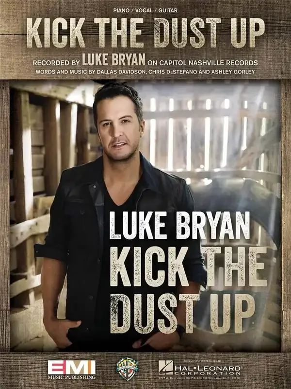 Luke Bryan Kick the Dust Up Gesang mit Klavier